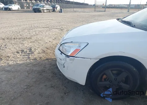 2004 Honda Accord 2.4 Ex z USA, uszkodzony, nr VIN 1HGCM56814A175290